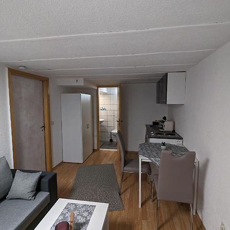 Direkt An Der S-Bahn Gelegenes Gemutliches Souterrain Apartment Mit Privatem Zugang Troisdorf Exterior photo