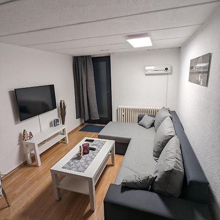Direkt An Der S-Bahn Gelegenes Gemutliches Souterrain Apartment Mit Privatem Zugang Troisdorf Exterior photo