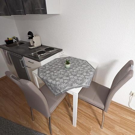 Direkt An Der S-Bahn Gelegenes Gemutliches Souterrain Apartment Mit Privatem Zugang Troisdorf Exterior photo